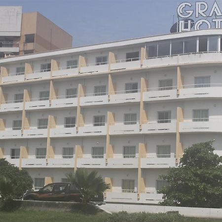 Le Grand Hotel D'Абиджан Екстериор снимка